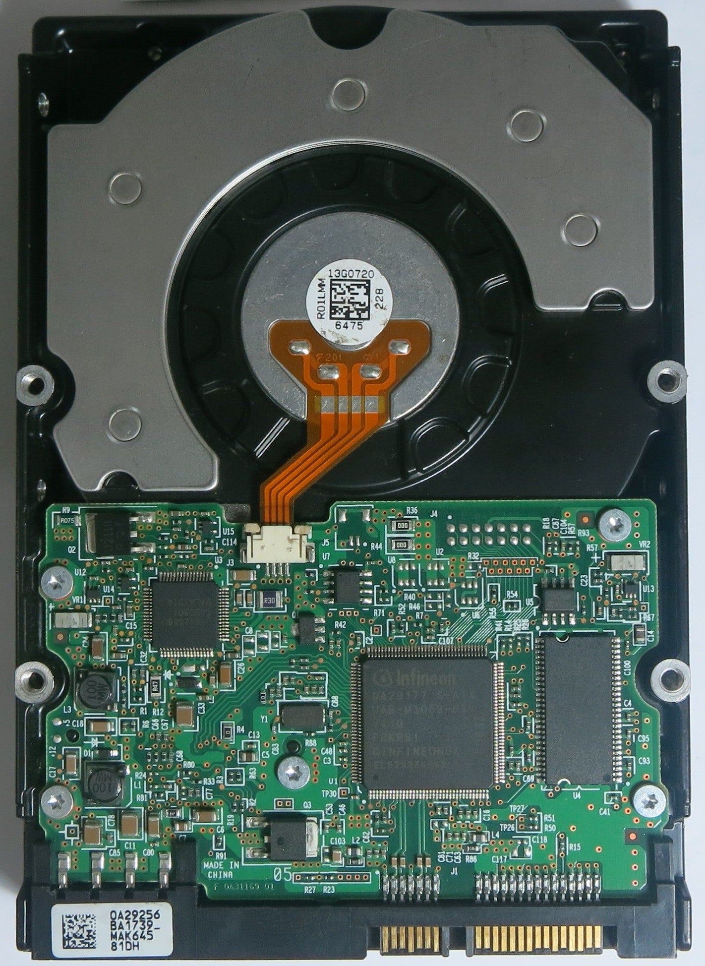 HDS725050KLA360 PCB: F  0A31169 01 SERIAL NUMBER: ZAKS6V8F MLC BA1963 PN 0A32216 500GB