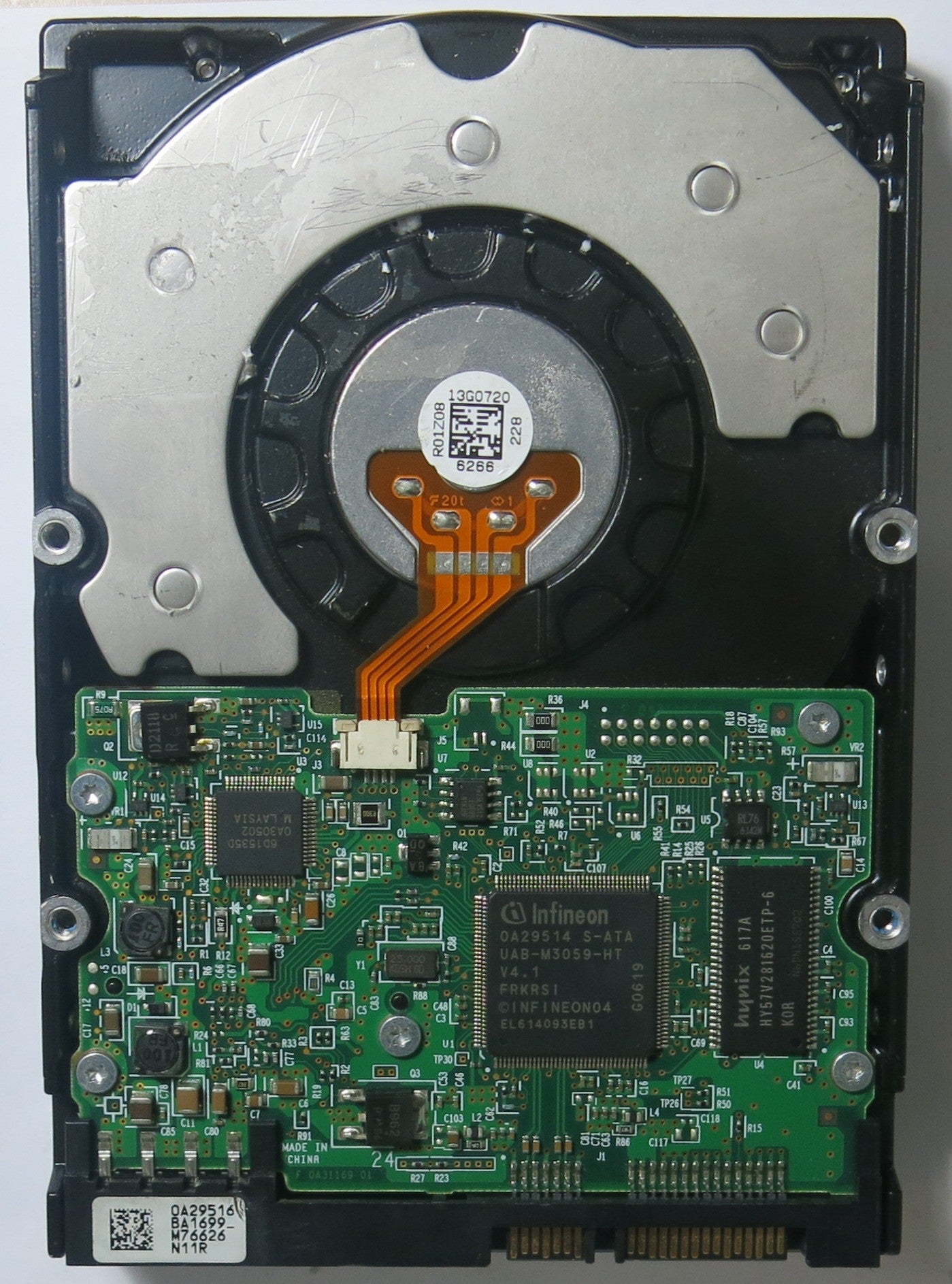HDS725050KLA360 PCB: F  0A31169 01 SERIAL NUMBER: ZAJD42ZF PN 0A32780 500GB