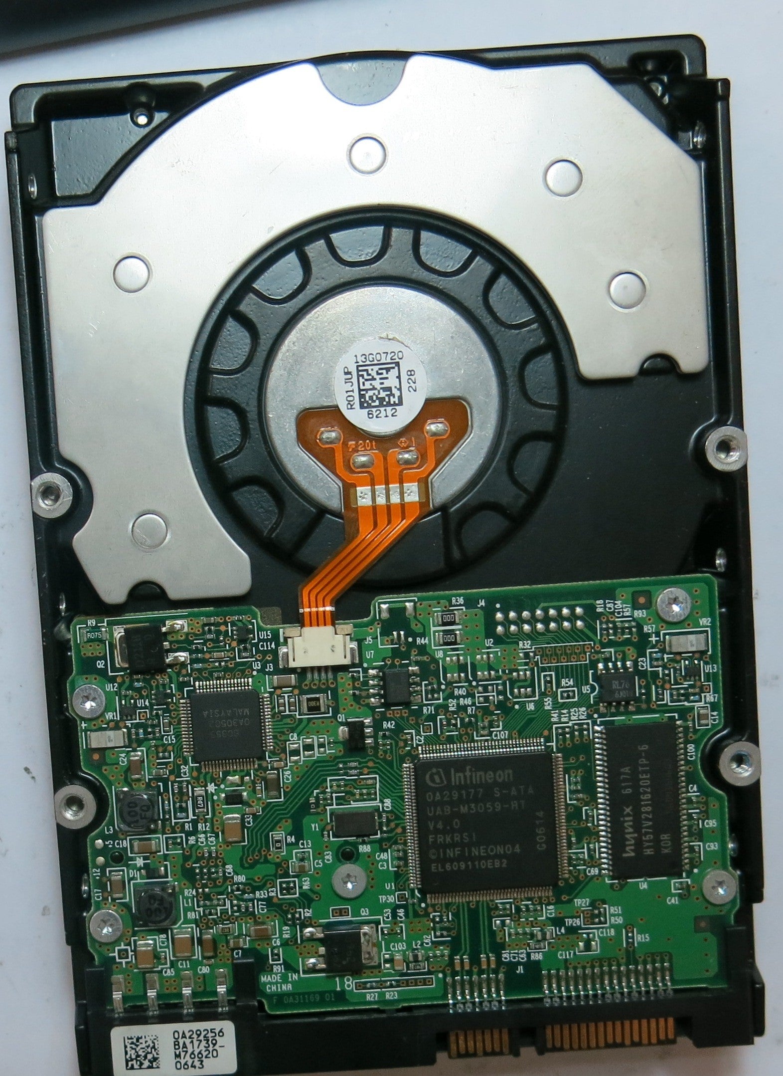 HDS725050KLA360  PCB:  F 0A31169 01 SERIAL NUMBER: ZAHYK8YF 500GB PN:0A32780