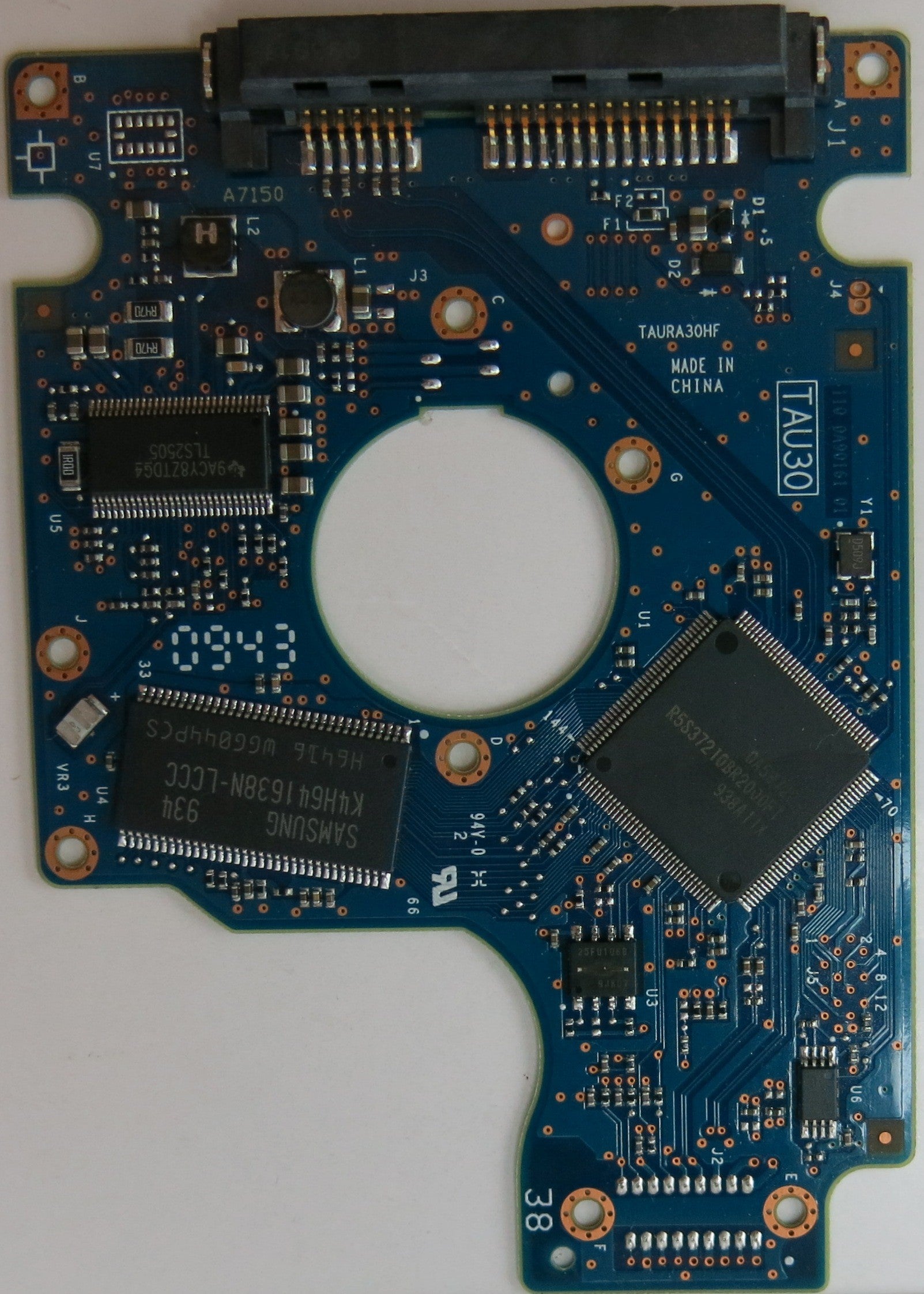 HITACHI HTS545025B9A300, PN 0A74422, MLC, 220 0A90161 01 PCB