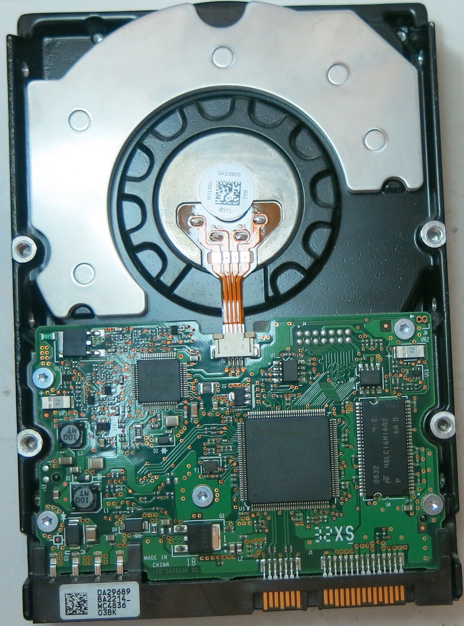 HUA721075KLA330,  P/N:0A35152,  MLC:BA2772,  Serial:P8GZ00VF,  750GB 3.5 ,  PCB :110 0A29636 01- REV A