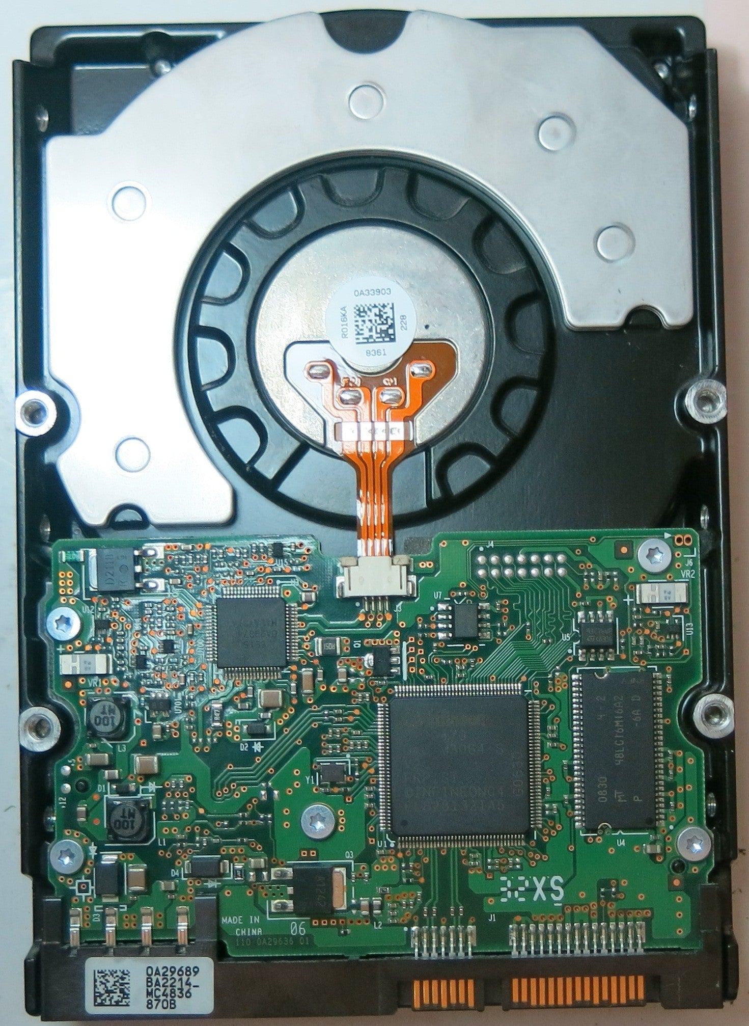 HUA721075KLA330,  P/N:0A35152,  MLC:BA2772,  Serial:P8GZ4EBF,  750GB 3.5 ,               PCB :P8GZ4EBF- REV A