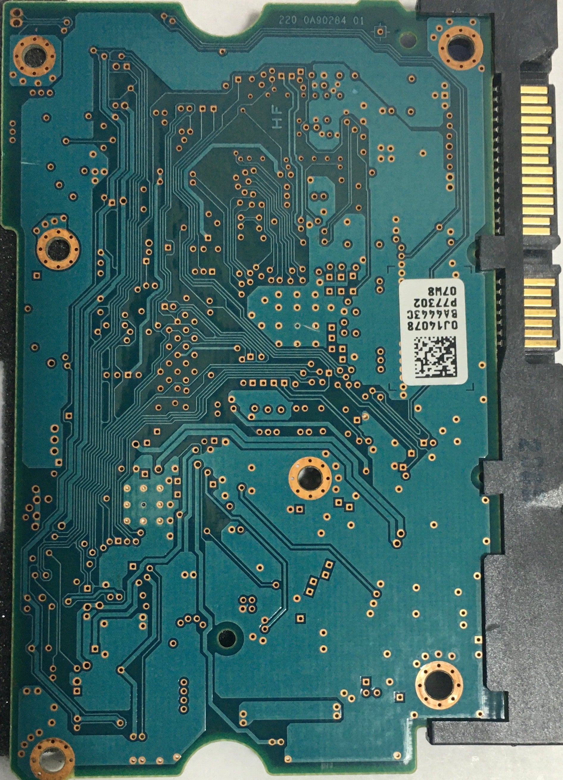 HUA723020ALA640,  Serial:YGJSWXWC,  2000GB 3.5,  PCB:220-0A90284-01- REV A